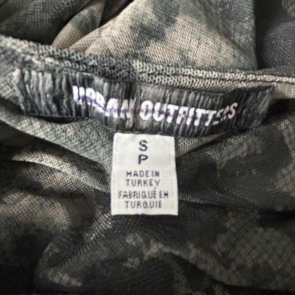 NWOT Urban Outfitters Size Small
Elle Cowl Cold-Shoulder
Playsuit/Romper lined - Picture 7 of 9